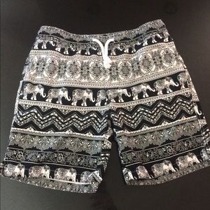 Forever 21  Men's Black/White Elephant Short sz M